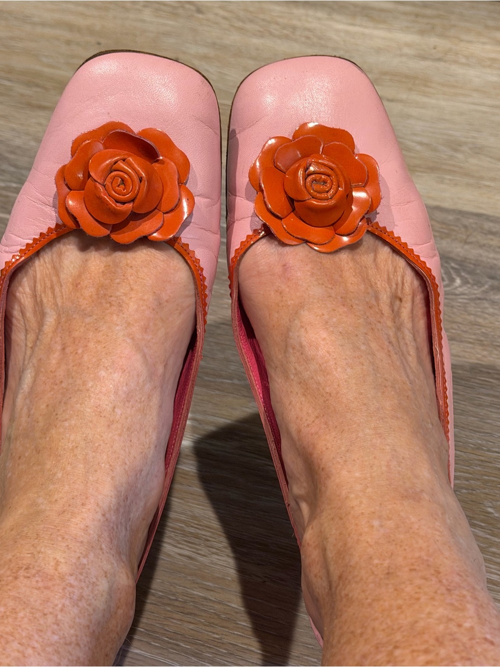 Vintage Lilly Pulitzer Pink Slingback Mules with Red Floral Accent 🩷 - Picture 12 of 16